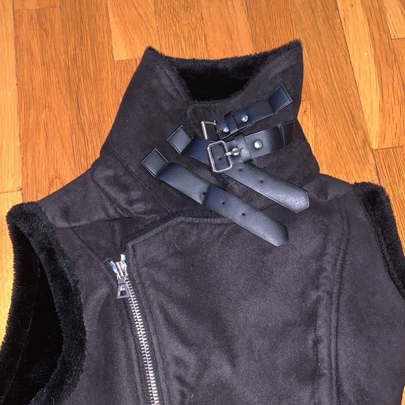 Vest - Picture 3 of 4